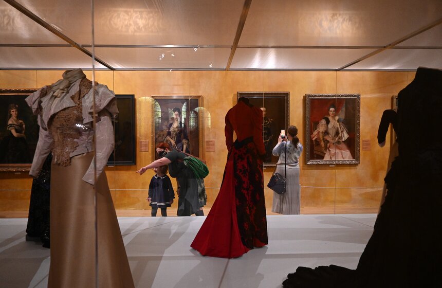 В Историческом музее открылась выставка придворного костюма 7 фото