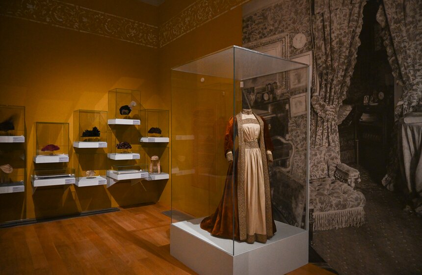В Историческом музее открылась выставка придворного костюма 26 фото