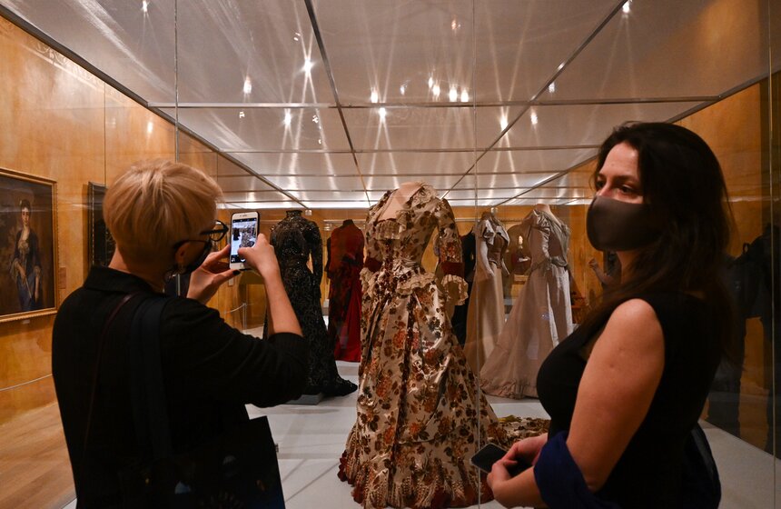 В Историческом музее открылась выставка придворного костюма 18 фото