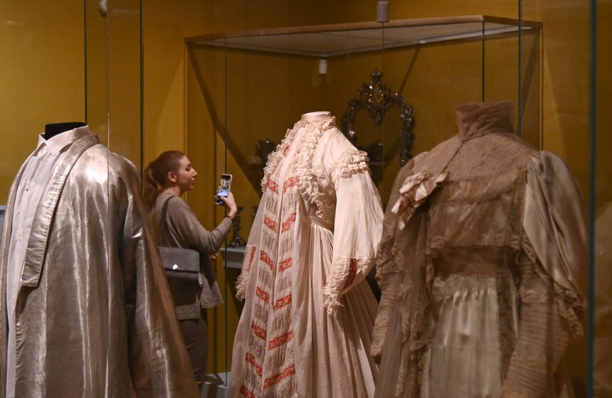 В Историческом музее открылась выставка придворного костюма 24 фото
