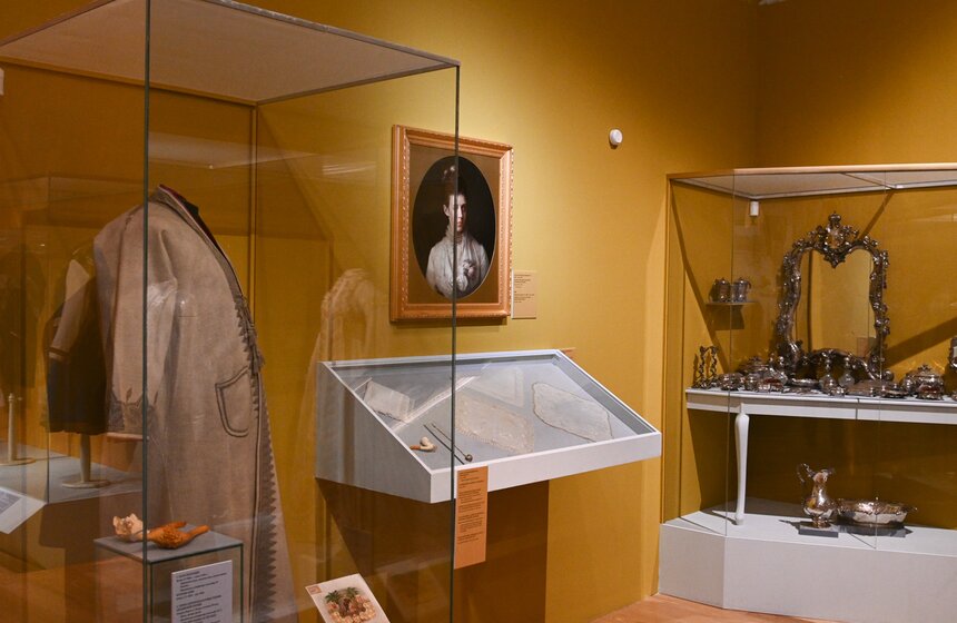 В Историческом музее открылась выставка придворного костюма 8 фото