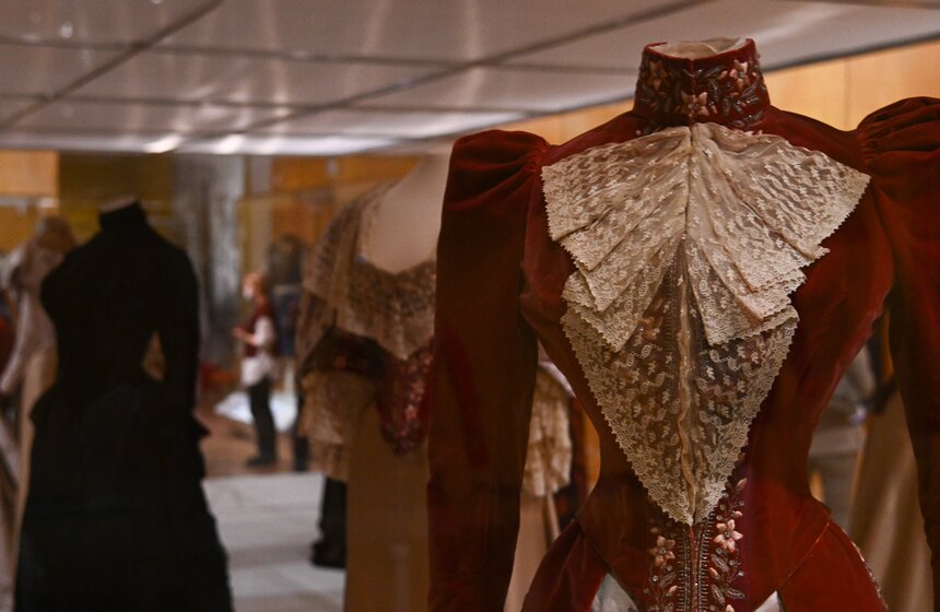 В Историческом музее открылась выставка придворного костюма 9 фото