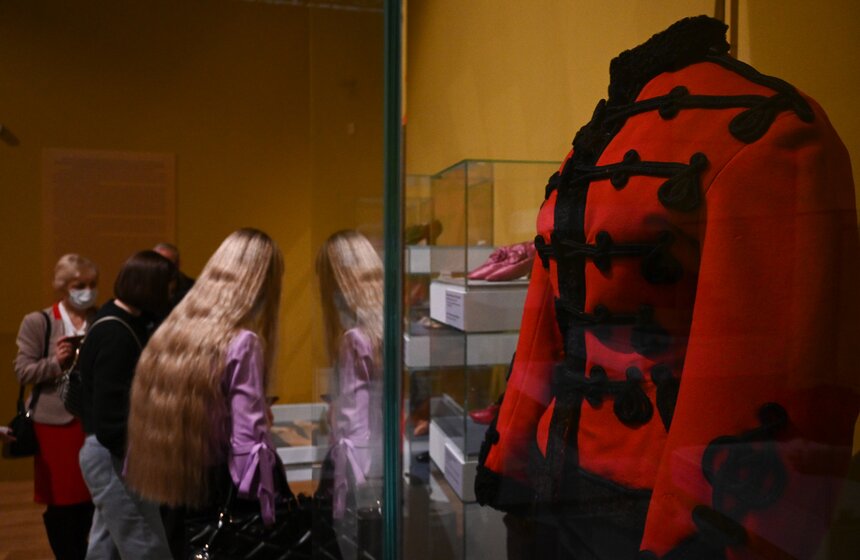 В Историческом музее открылась выставка придворного костюма 20 фото