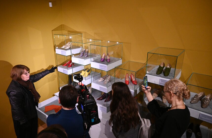 В Историческом музее открылась выставка придворного костюма 21 фото