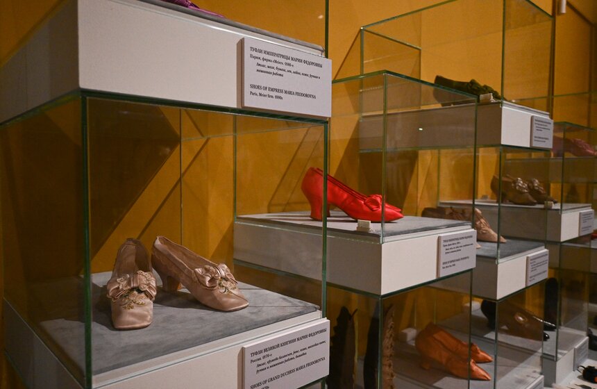 В Историческом музее открылась выставка придворного костюма 11 фото