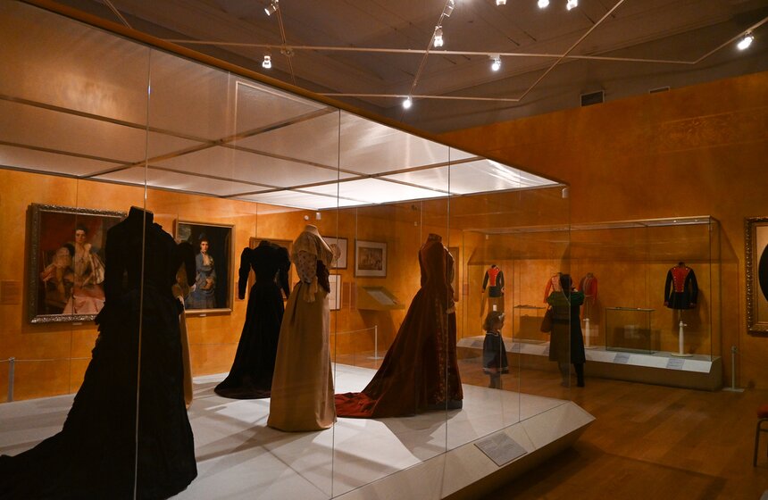 В Историческом музее открылась выставка придворного костюма 1 фото