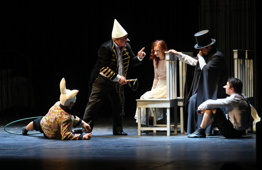 Рязанский театр драмы показал в Москве спектакль-номинант на "Золотую Маску" 20 фото