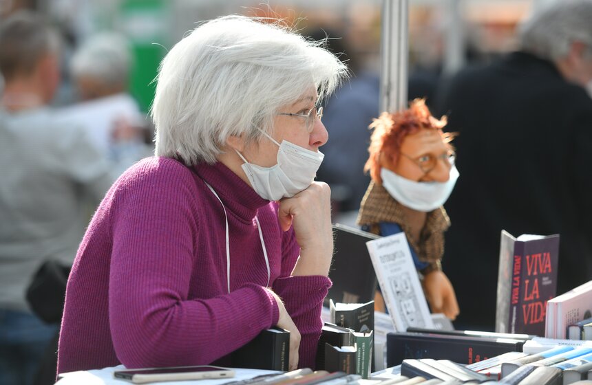 В Москве открылась ярмарка интеллектуальной литературы non/fictio№22 23 фото