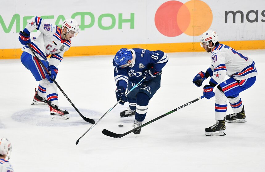 Московское "Динамо" потерпело третье поражение от СКА в Кубке Гагарина 15 фото