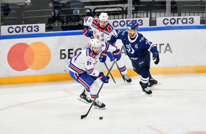 Московское "Динамо" потерпело третье поражение от СКА в Кубке Гагарина 8 фото