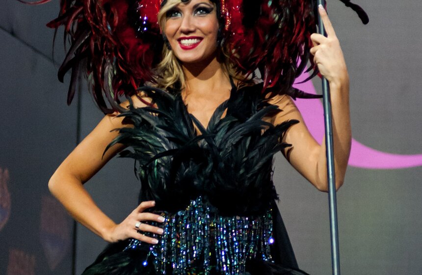 Участницы "Мисс Вселенной" показали свои национальные костюмы 7 фото