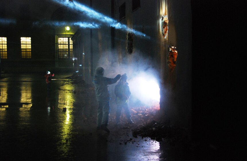 В "Ночь искусств" в Музее Москвы торжественно снесли автомойку 1 фото