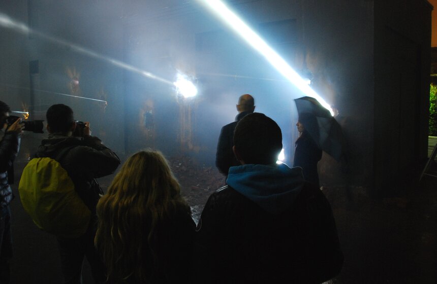 В "Ночь искусств" в Музее Москвы торжественно снесли автомойку 10 фото