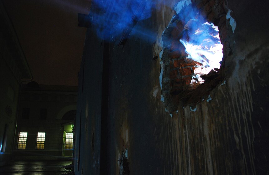 В "Ночь искусств" в Музее Москвы торжественно снесли автомойку 4 фото