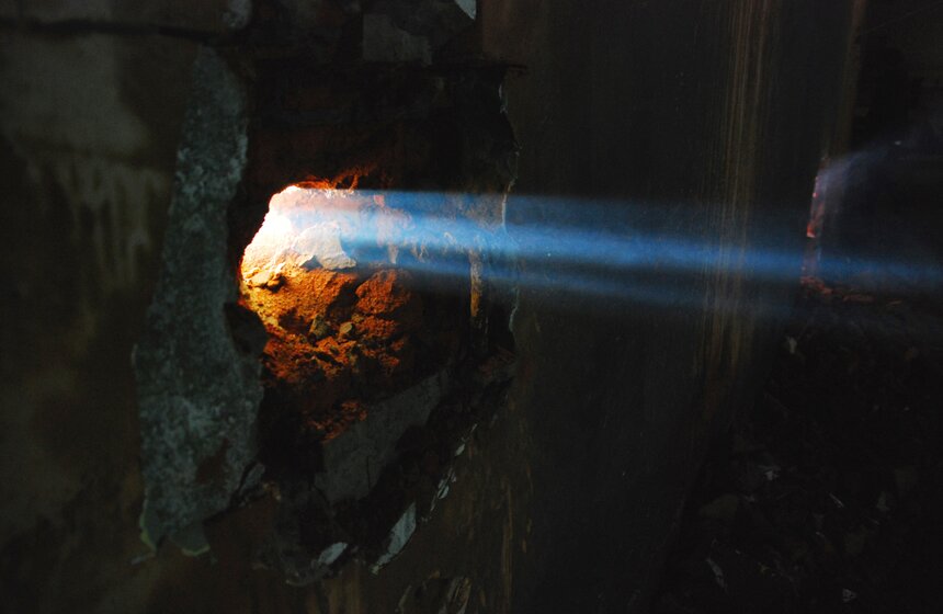 В "Ночь искусств" в Музее Москвы торжественно снесли автомойку 8 фото