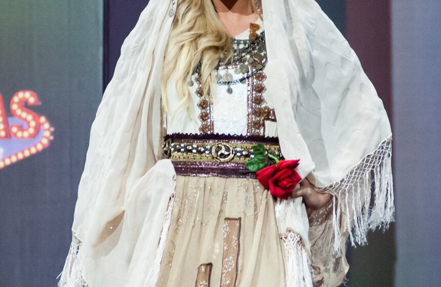 Участницы "Мисс Вселенной" показали свои национальные костюмы 9 фото