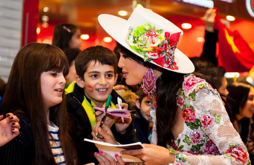 Участницы "Мисс Вселенной" показали свои национальные костюмы 11 фото
