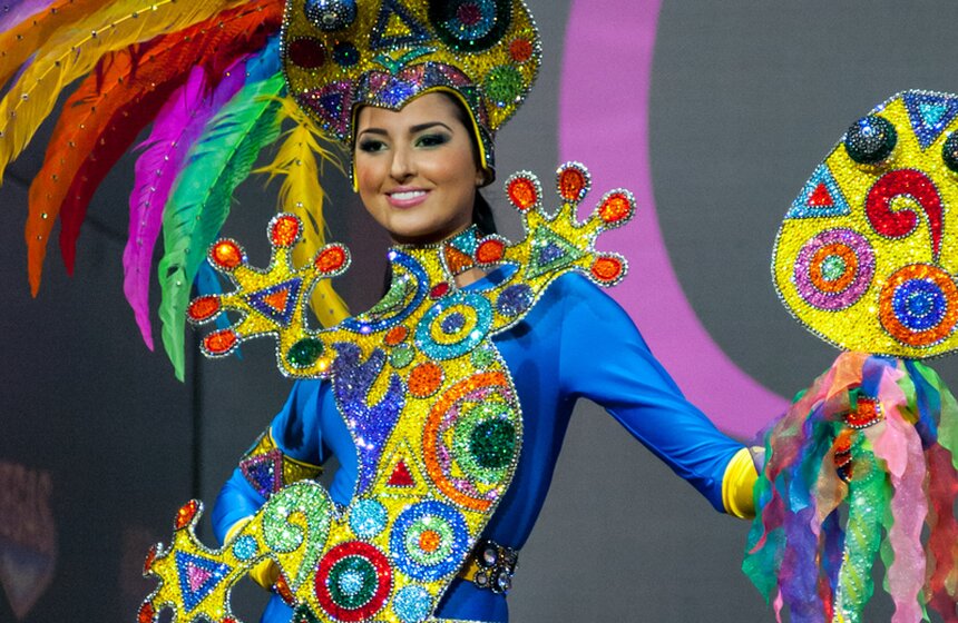 Участницы "Мисс Вселенной" показали свои национальные костюмы 12 фото