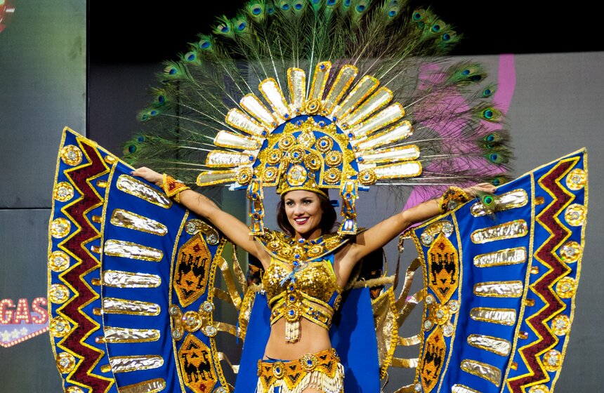 Участницы "Мисс Вселенной" показали свои национальные костюмы 15 фото