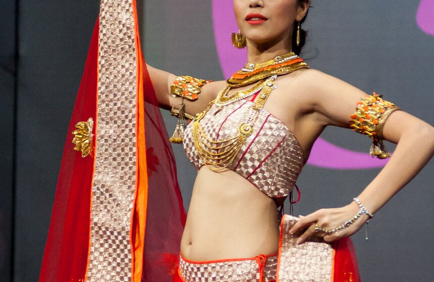 Участницы "Мисс Вселенной" показали свои национальные костюмы 26 фото