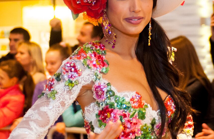 Участницы "Мисс Вселенной" показали свои национальные костюмы 20 фото