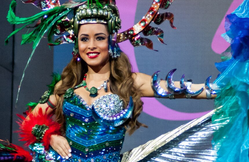 Участницы "Мисс Вселенной" показали свои национальные костюмы 19 фото