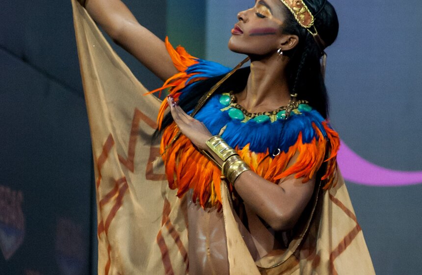 Участницы "Мисс Вселенной" показали свои национальные костюмы 21 фото