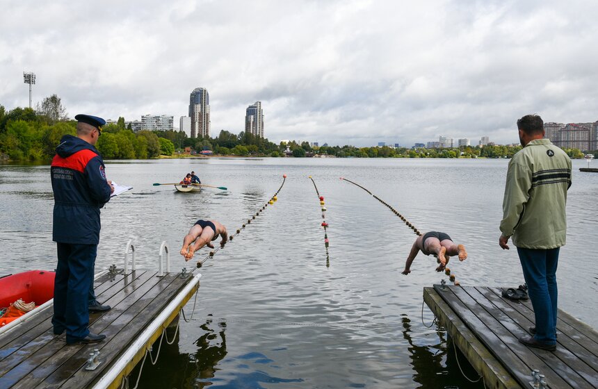 Первый день финала соревнований на звание лучшего спасателя Москвы прошел в Строгине 13 фото