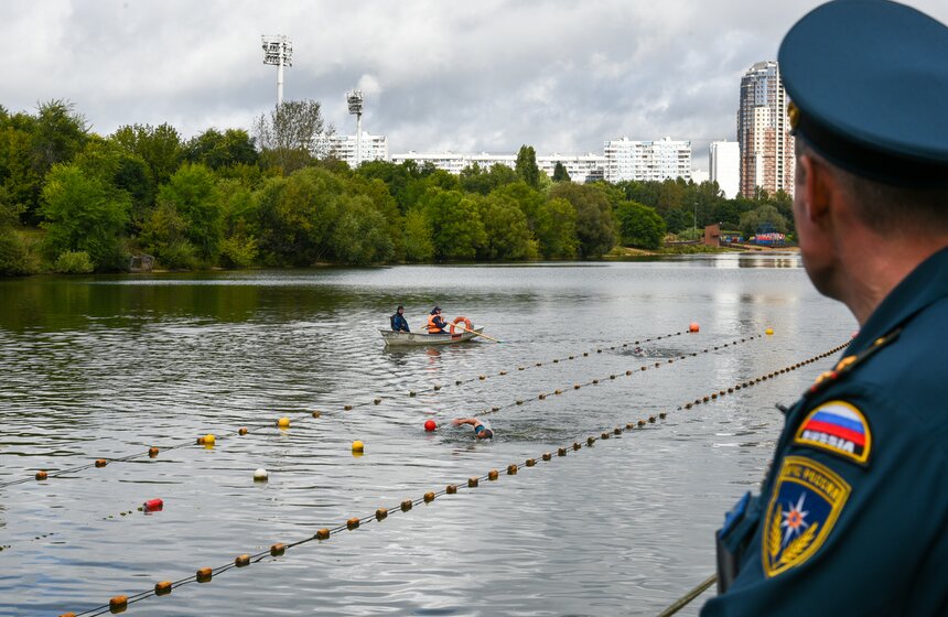Первый день финала соревнований на звание лучшего спасателя Москвы прошел в Строгине 15 фото