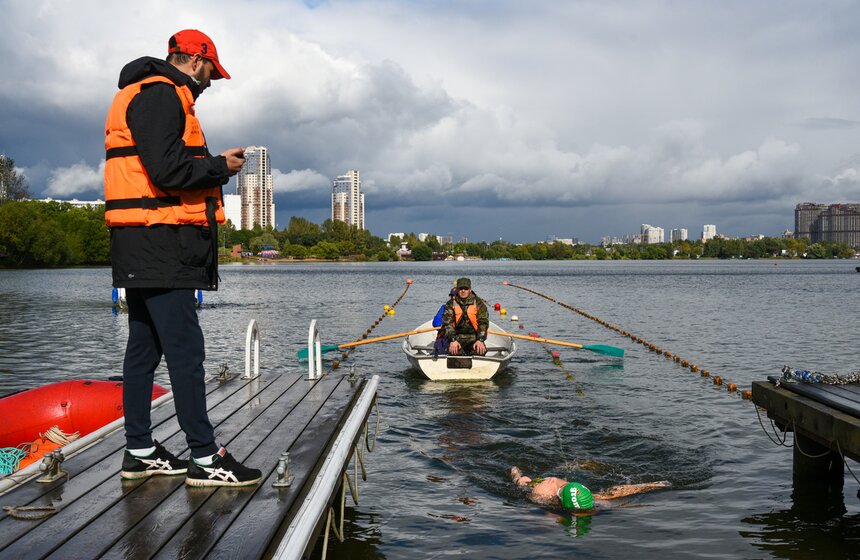 Первый день финала соревнований на звание лучшего спасателя Москвы прошел в Строгине 31 фото