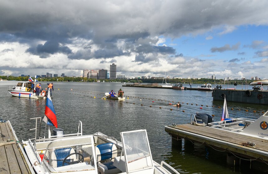 Первый день финала соревнований на звание лучшего спасателя Москвы прошел в Строгине 36 фото