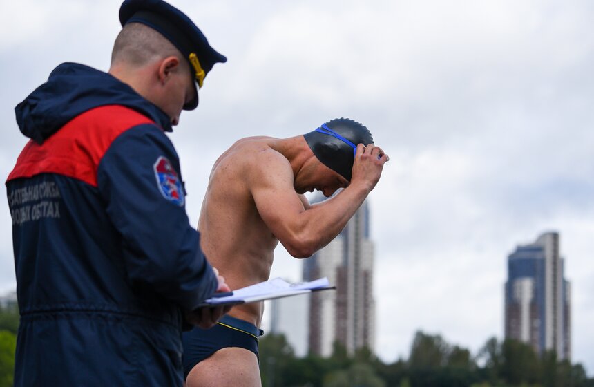 Первый день финала соревнований на звание лучшего спасателя Москвы прошел в Строгине 12 фото