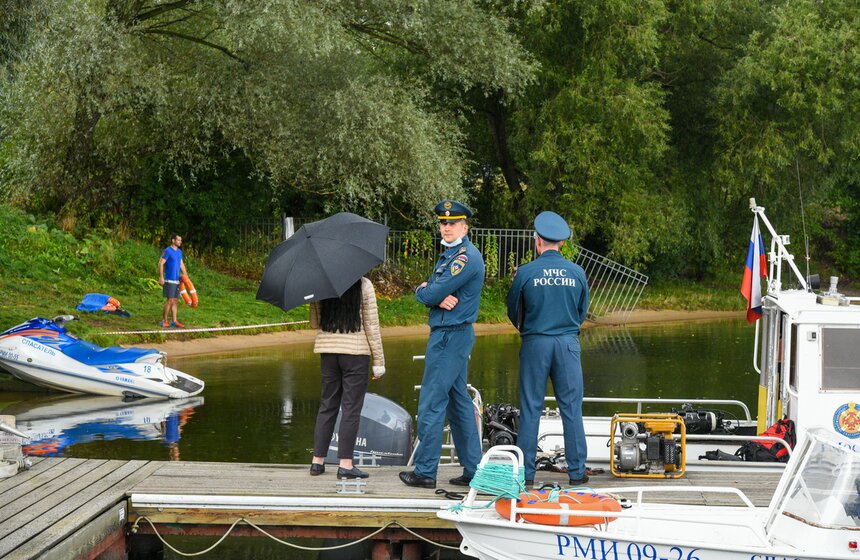 Первый день финала соревнований на звание лучшего спасателя Москвы прошел в Строгине 4 фото