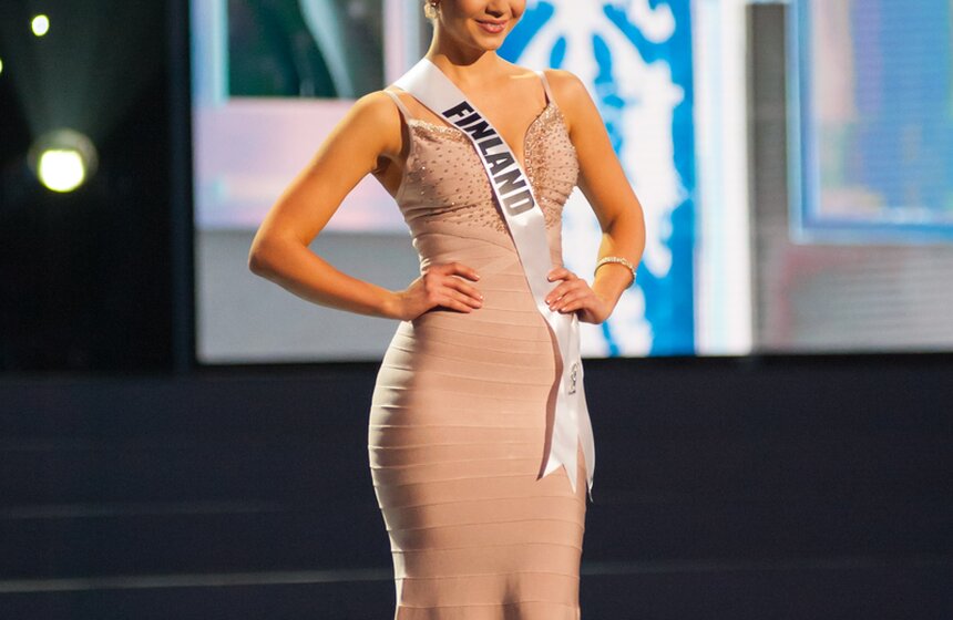 В Москве прошел полуфинал конкурса "Мисс Вселенная" 18 фото