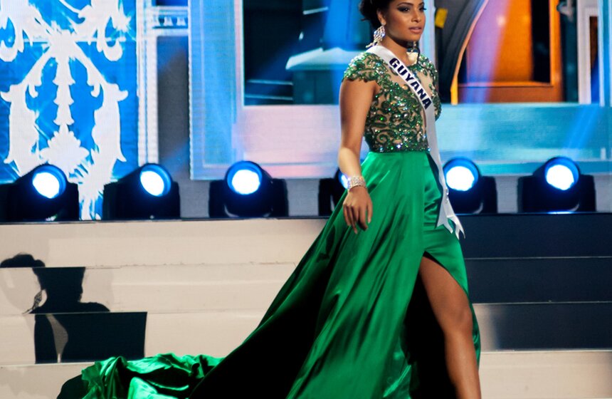 В Москве прошел полуфинал конкурса "Мисс Вселенная" 24 фото