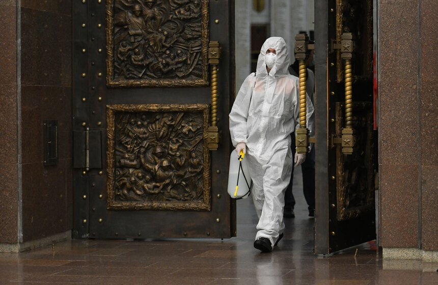 Дезинфекция залов прошла в Музее Победы на Поклонной горе 15 фото