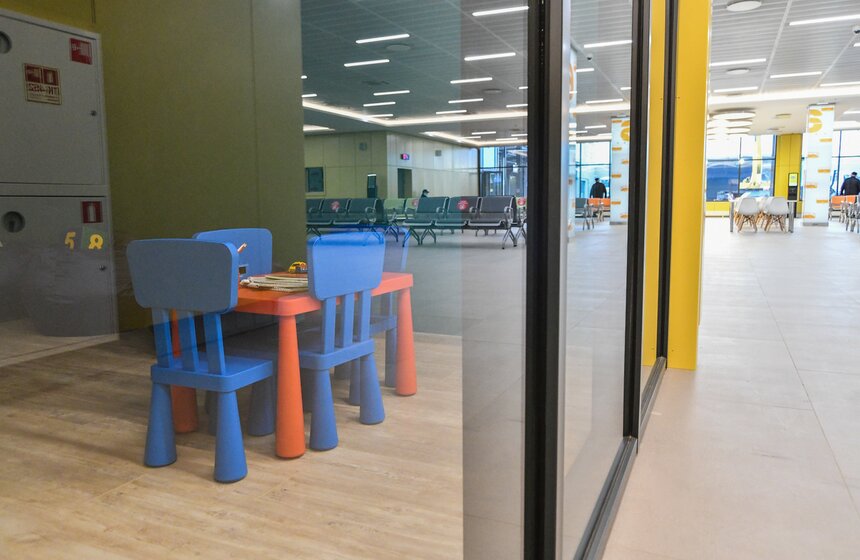 Для пригородных и внутриобластных автобусов на территории вокзала предусмотрены восемь перронов