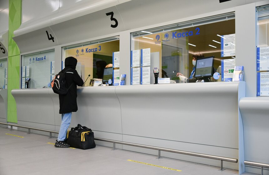 Шестой этаж отведен под залы ожидания, комнаты матери и ребенка, медицинский кабинет