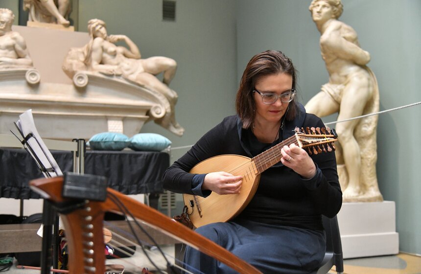 Состоялась премьера спектакля "Здесь больше, чем просто селедка" 15 фото