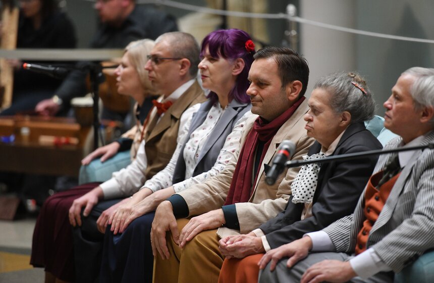 Состоялась премьера спектакля "Здесь больше, чем просто селедка" 7 фото