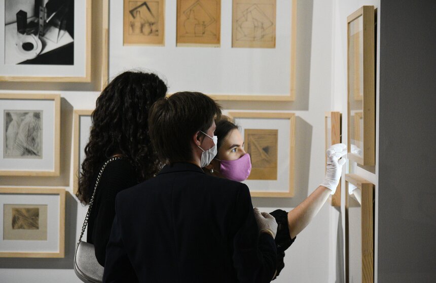 А также его дисциплинах: "Пространство", "Объем", "Графика" и "Цвет", которые были обязательными для студентов первых двух курсов всех факультетов