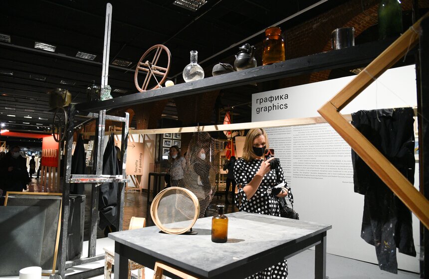 Значительная часть выставки посвящена производственным факультетам ВХУТЕМАСа