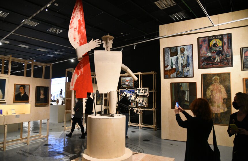 Выставка состоит из нескольких разделов