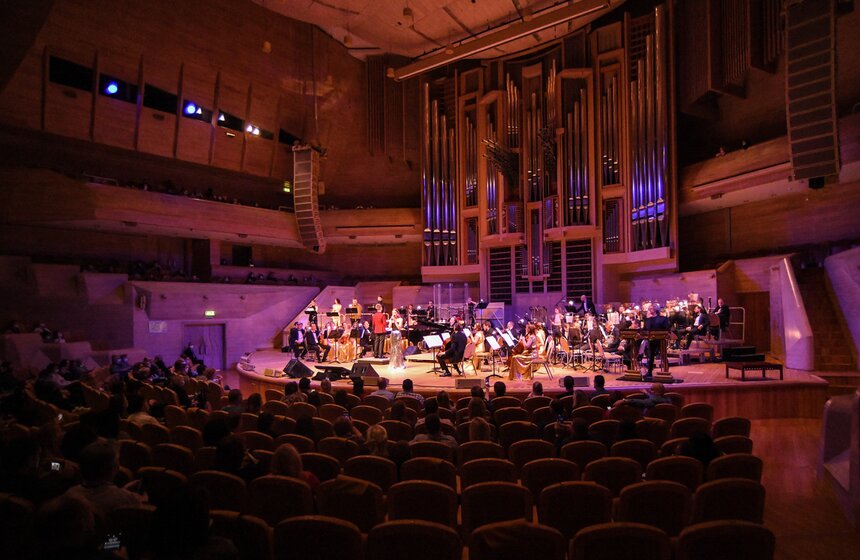 Руководитель оркестра Гаянэ Шиладжян поблагодарила медиков за помощь пациентам с коронавирусом