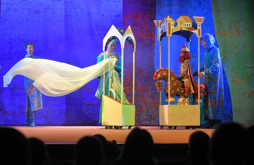 Коллектив участвовал в международных фестивалях театров кукол, завоевывал награды, осваивал не только детские, но и подростковые и взрослые репертуарные территории.