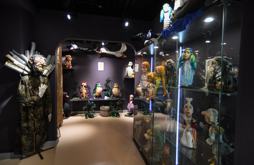 В Нижнем фойе театра открыта Галерея "Кукольный переулок".