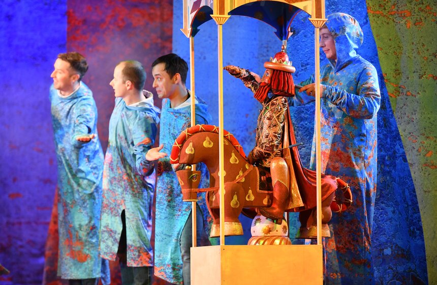 В 1937-1954 годах театр носил название 1-ый Московский кукольный театр. А с 1954 года – Московский театр кукол или коротко МТК.