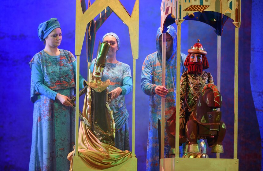 Также МКТ осваивает музыкальные постановки с участием живого оркестра ("Петя и волк и не только!").