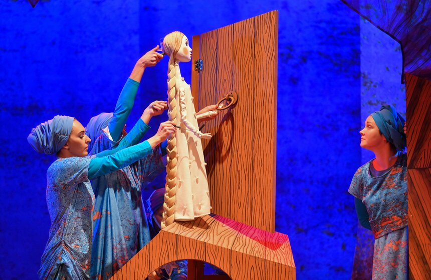 Сегодня театр, поддерживая лучшие традиции прежних лет и создавая новые театральные формы, расширяет репертуар и границы зрительской аудитории.