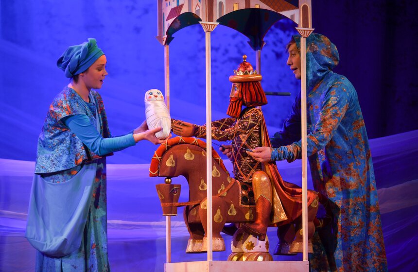 Также в репертуаре есть экспериментальный спектакль для слабовидящих и незрячих ("Майская ночь").